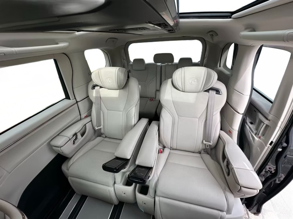 Lexus LM 350h Executive - foto 8