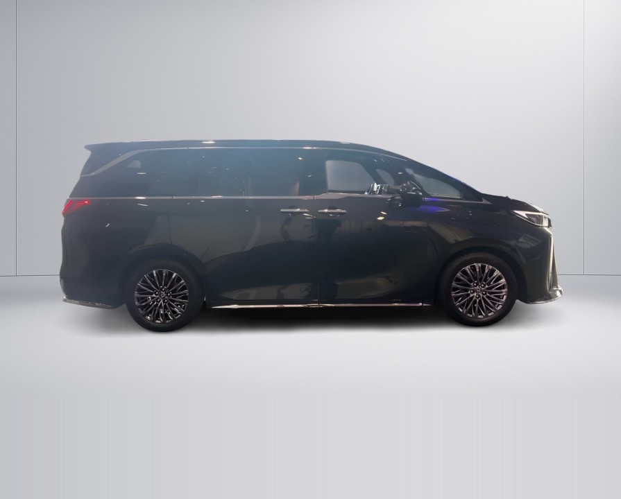 Lexus LM 350h Executive (2)