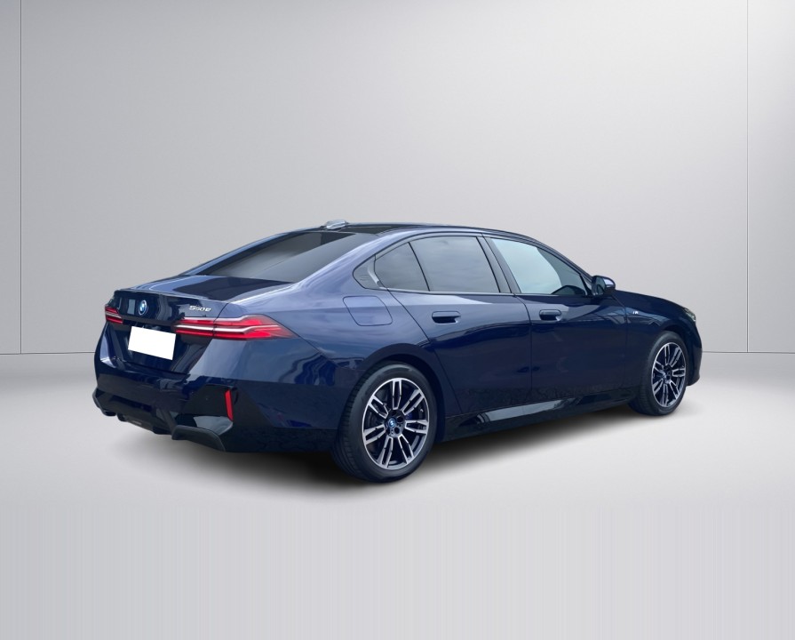 BMW Seria 5 BMW xDrive550e M-Sport (2)