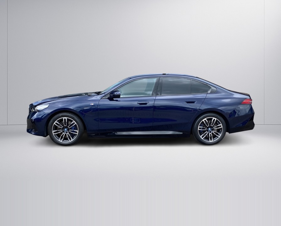 BMW Seria 5 BMW xDrive550e M-Sport (3)