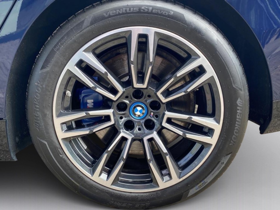 BMW Seria 5 BMW xDrive550e M-Sport - foto 14