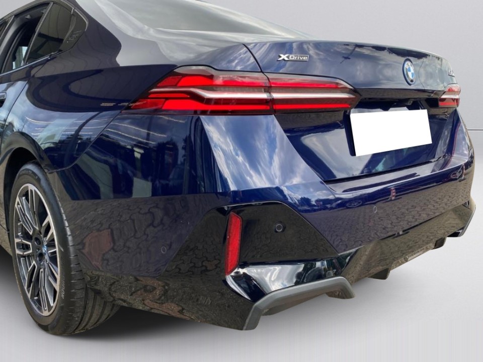 BMW Seria 5 BMW xDrive550e M-Sport - foto 13