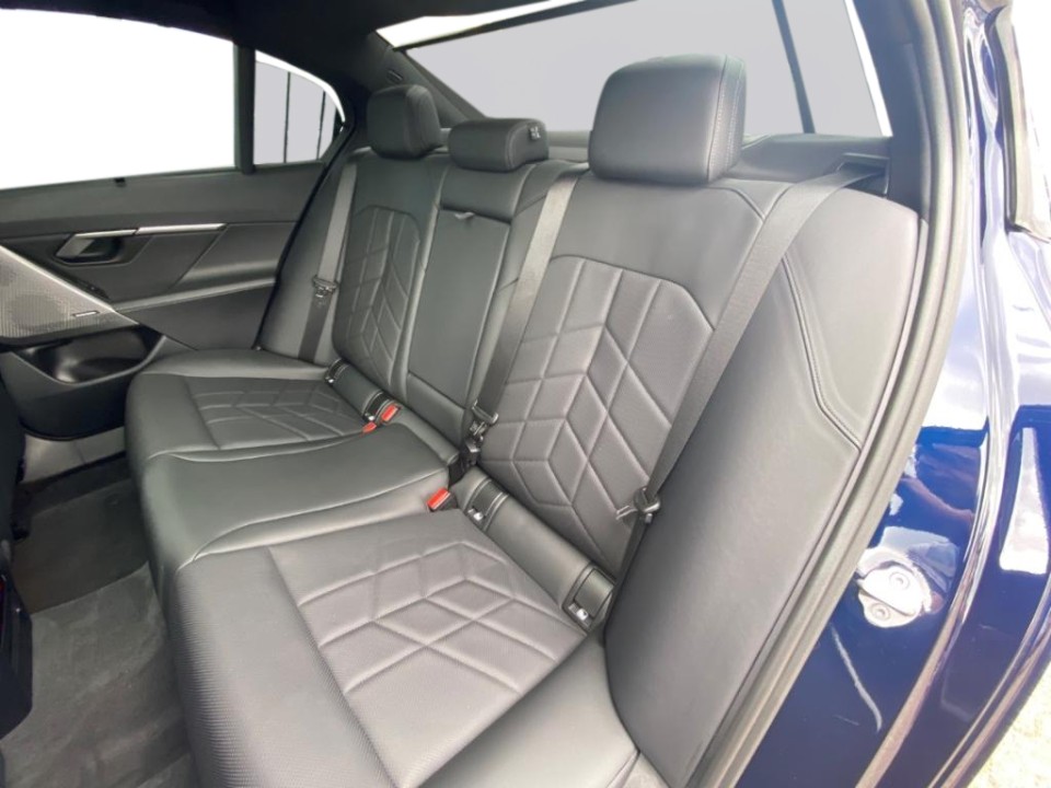 BMW Seria 5 BMW xDrive550e M-Sport (5)