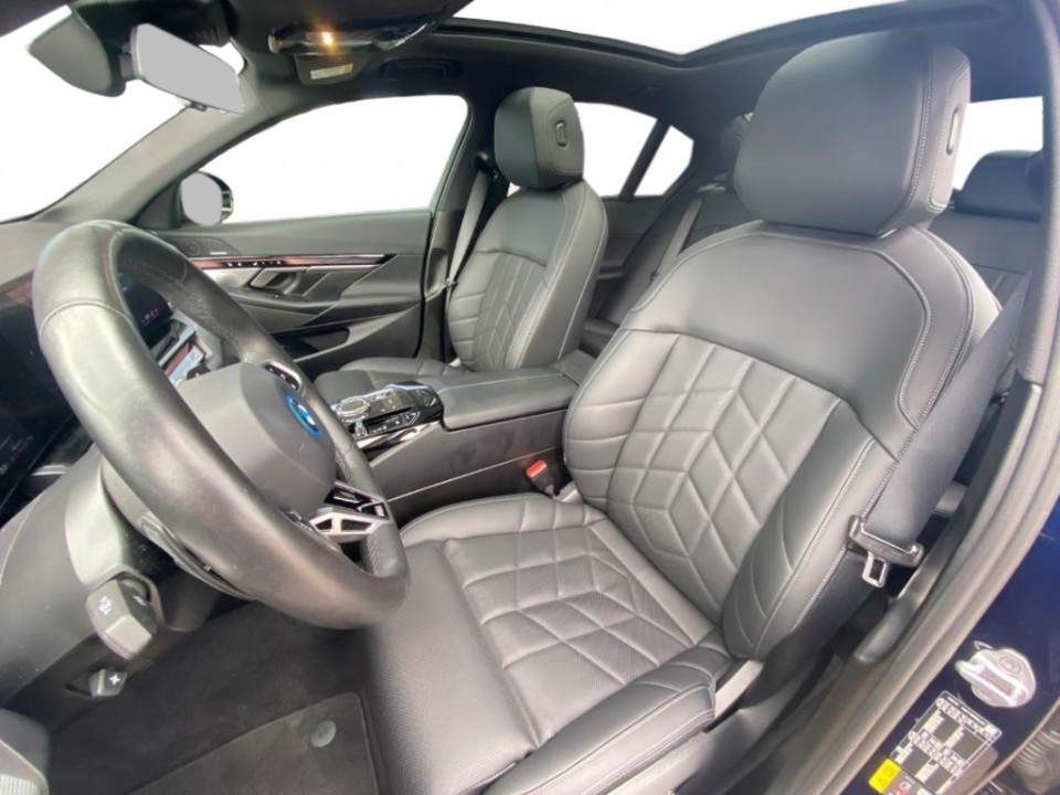 BMW Seria 5 BMW xDrive550e M-Sport (4)