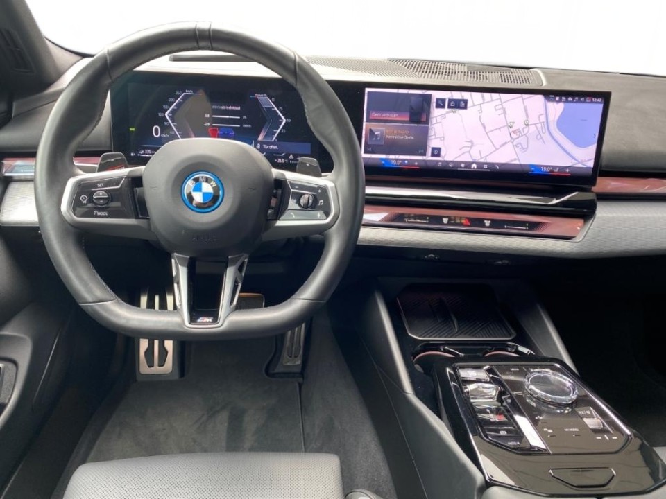 BMW Seria 5 BMW xDrive550e M-Sport - foto 7