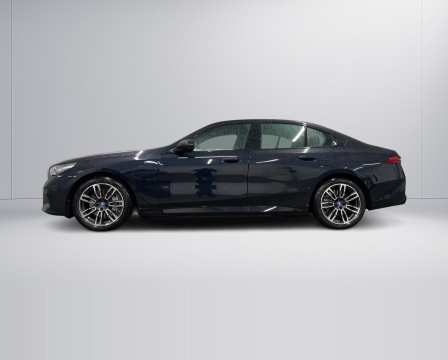 BMW Seria 5 xDrive550e M-Sport (3)