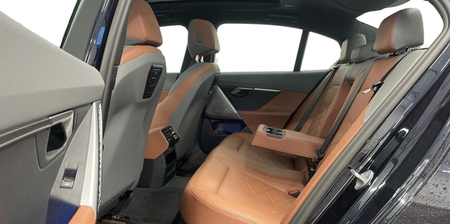 BMW Seria 5 xDrive550e M-Sport (5)