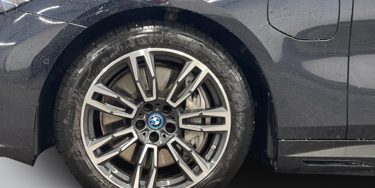 BMW Seria 5 xDrive550e M-Sport - foto 13