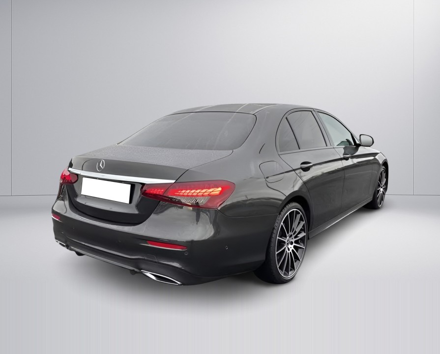 Mercedes-Benz E 300d 4MATIC AMG (3)