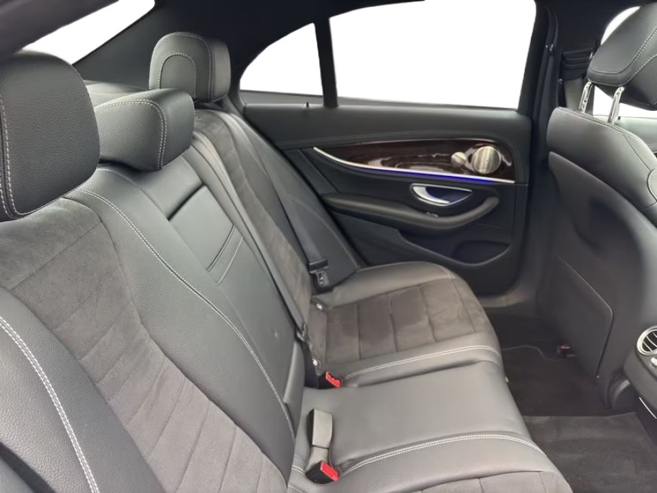 Mercedes-Benz E 300d 4MATIC AMG - foto 19