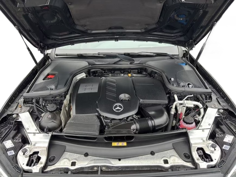 Mercedes-Benz E 300d 4MATIC AMG - foto 25