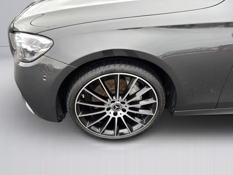 Mercedes-Benz E 300d 4MATIC AMG - foto 27