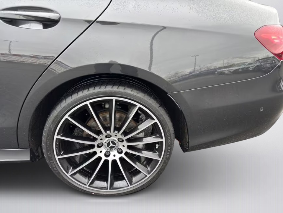 Mercedes-Benz E 300d 4MATIC AMG - foto 30