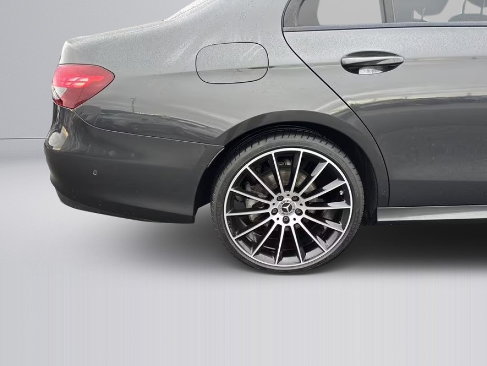 Mercedes-Benz E 300d 4MATIC AMG - foto 29