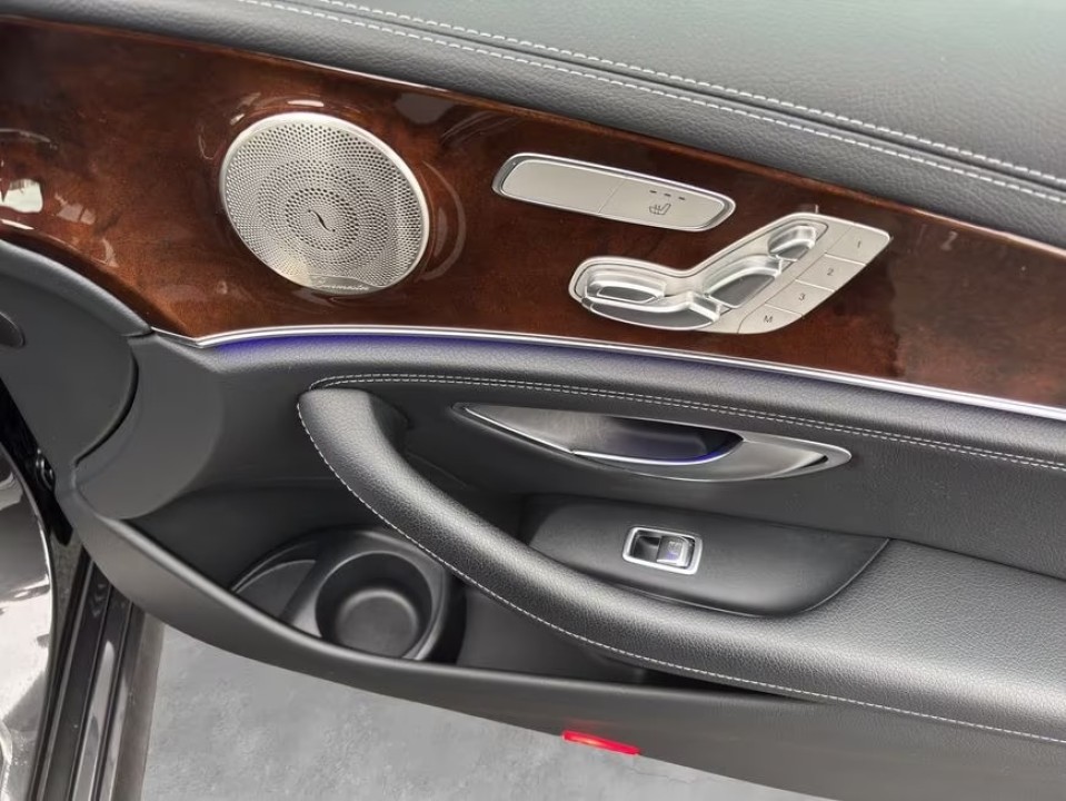 Mercedes-Benz E 300d 4MATIC AMG - foto 23