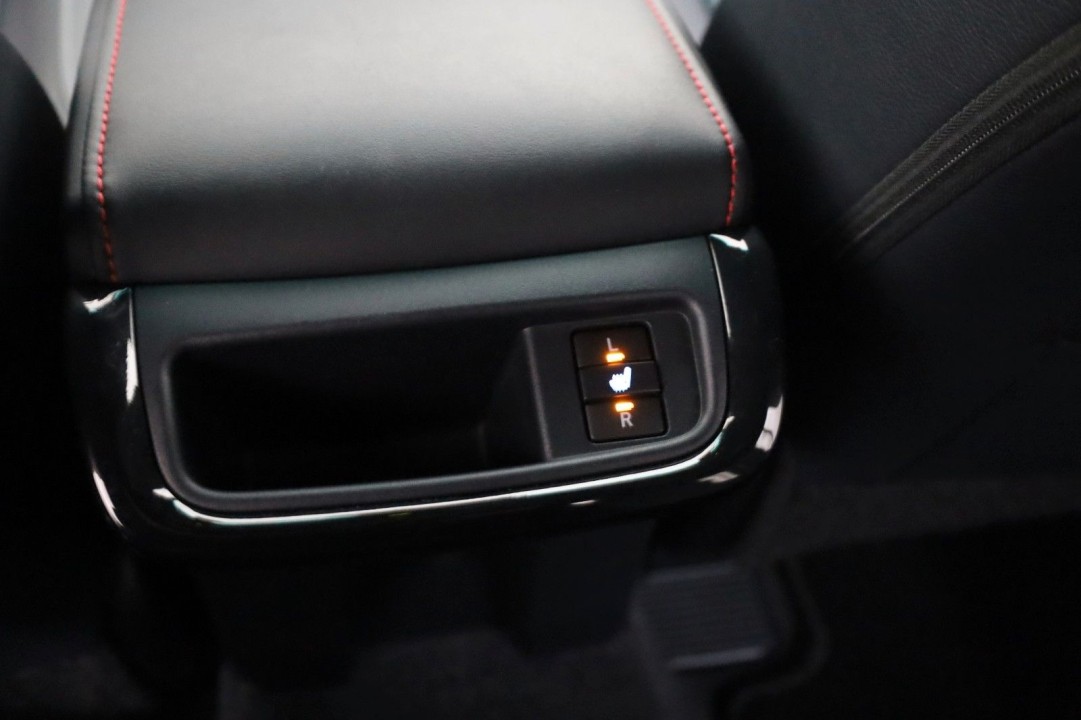 Toyota Hilux Invincible 2.8D - foto 23