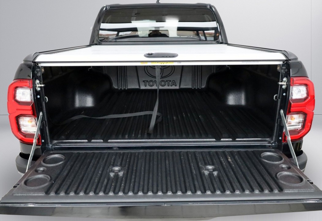 Toyota Hilux Invincible 2.8D - foto 26