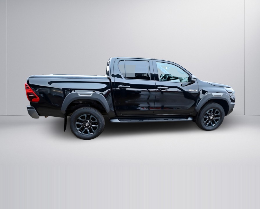 Toyota Hilux Invincible 2.8D (2)
