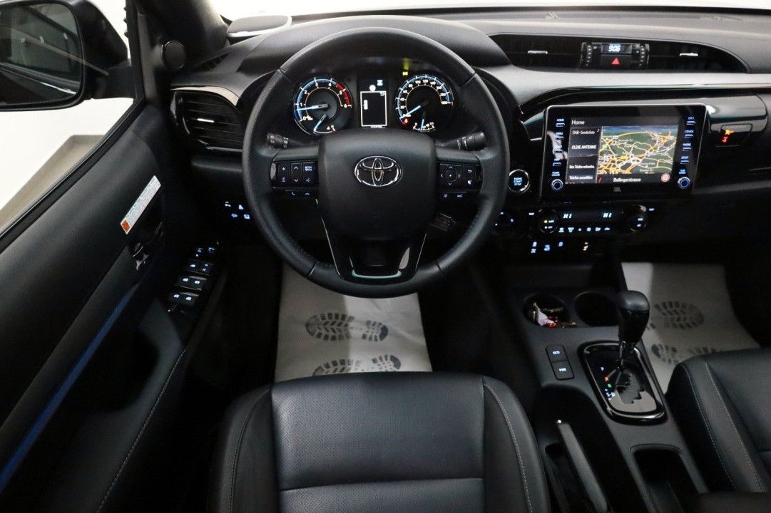 Toyota Hilux Invincible 2.8D - foto 12