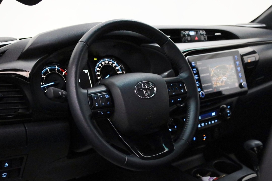 Toyota Hilux Invincible 2.8D - foto 14