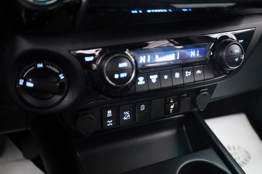Toyota Hilux Invincible 2.8D - foto 19