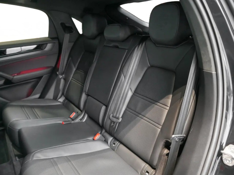 Porsche Cayenne Coupe GTS - foto 20