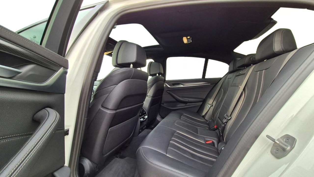 BMW Seria 5 530d xDrive M-Sport - foto 8