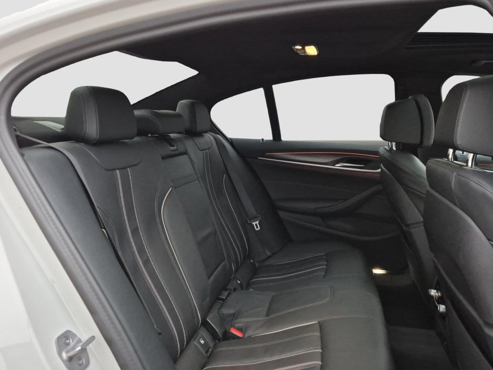 BMW Seria 5 530d xDrive M-Sport - foto 9