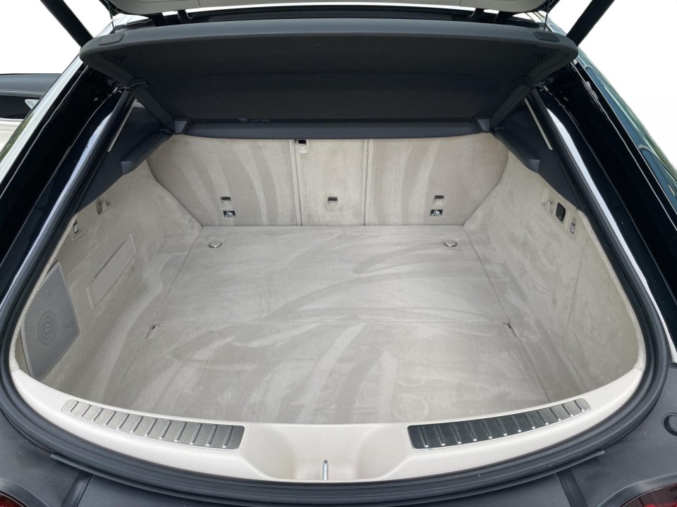 Mercedes-Benz AMG GT 43 4MATIC+ - foto 13