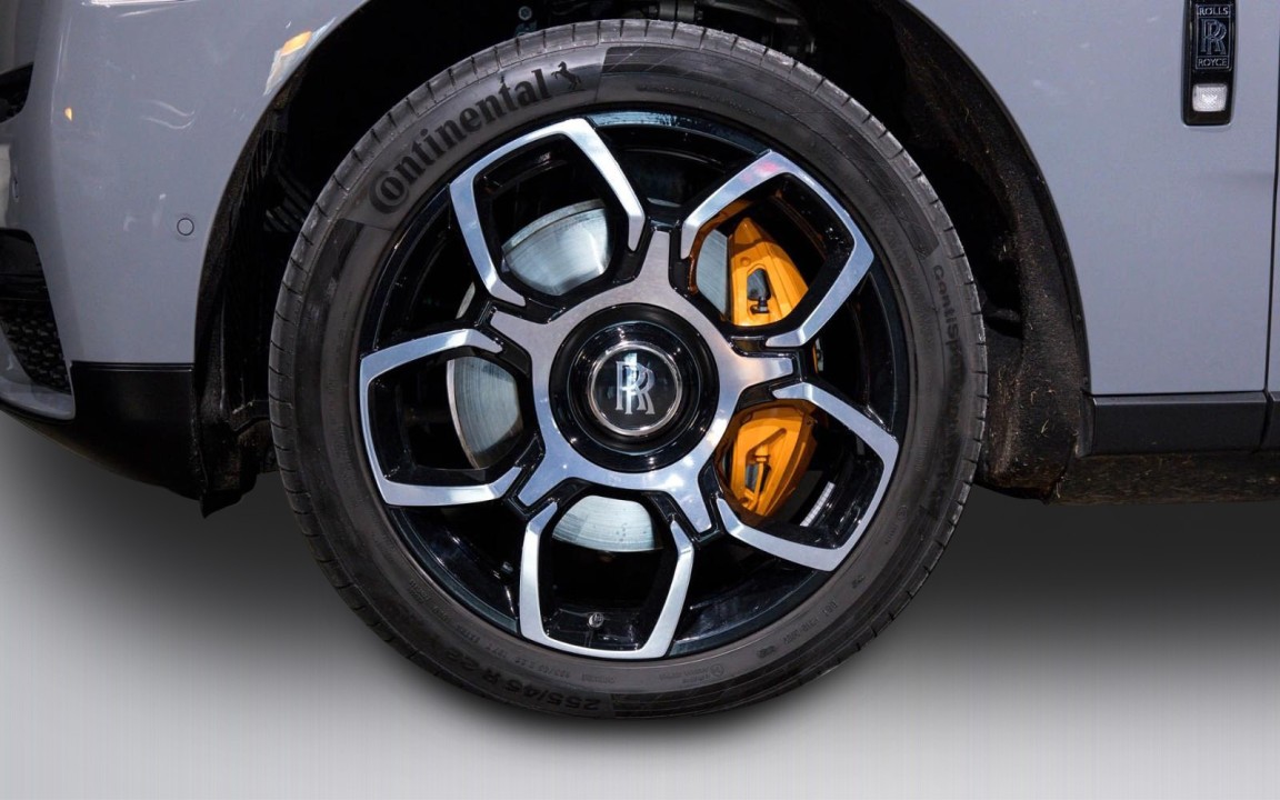Rolls-Royce Cullinan Black Badge - foto 24