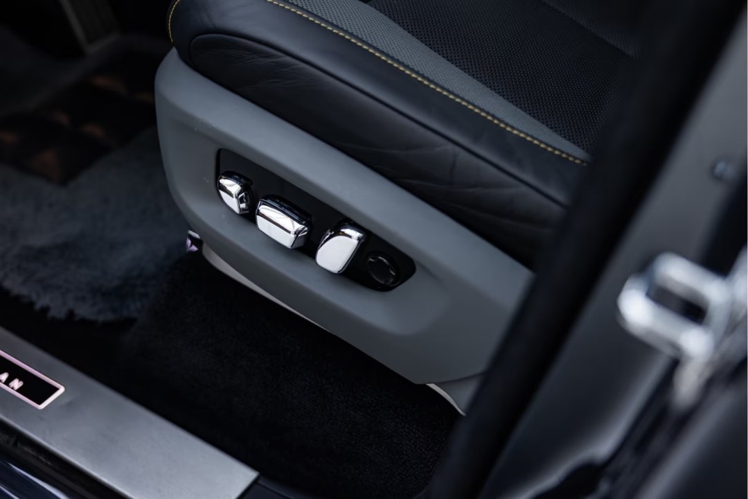 Rolls-Royce Cullinan Black Badge - foto 47