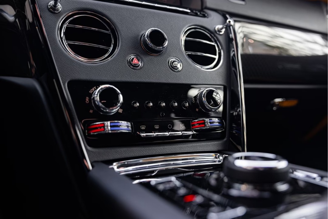 Rolls-Royce Cullinan Black Badge - foto 22