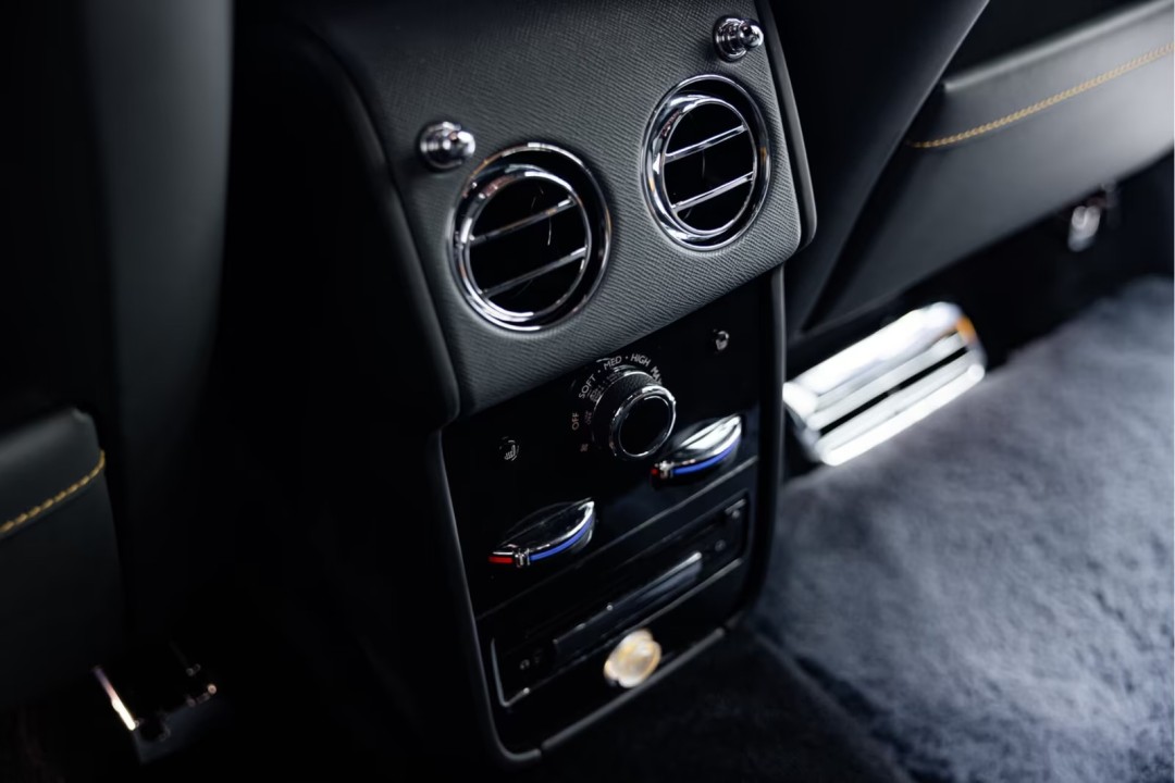 Rolls-Royce Cullinan Black Badge - foto 31