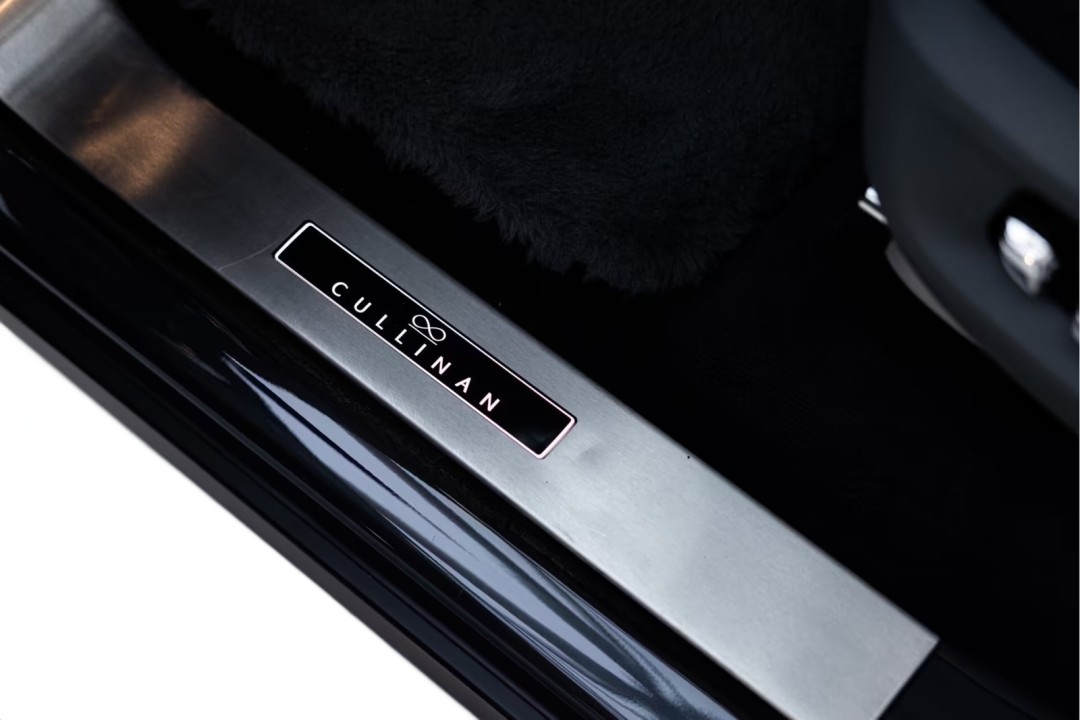 Rolls-Royce Cullinan Black Badge - foto 48