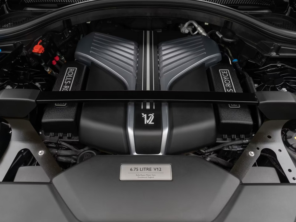 Rolls-Royce Cullinan Black Badge - foto 42