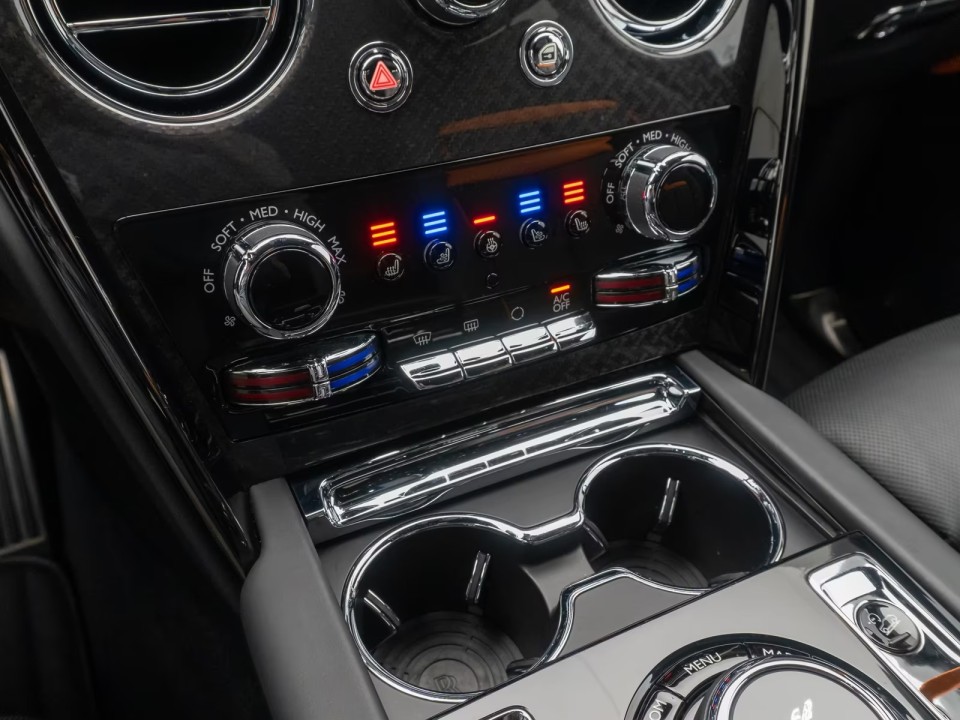 Rolls-Royce Cullinan Black Badge - foto 24