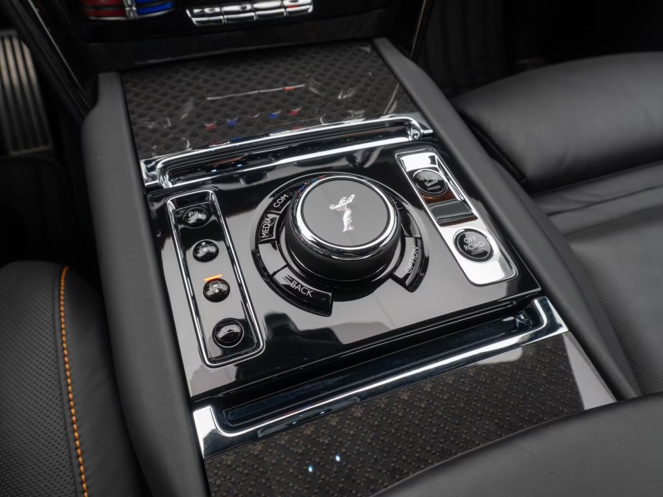 Rolls-Royce Cullinan Black Badge - foto 22