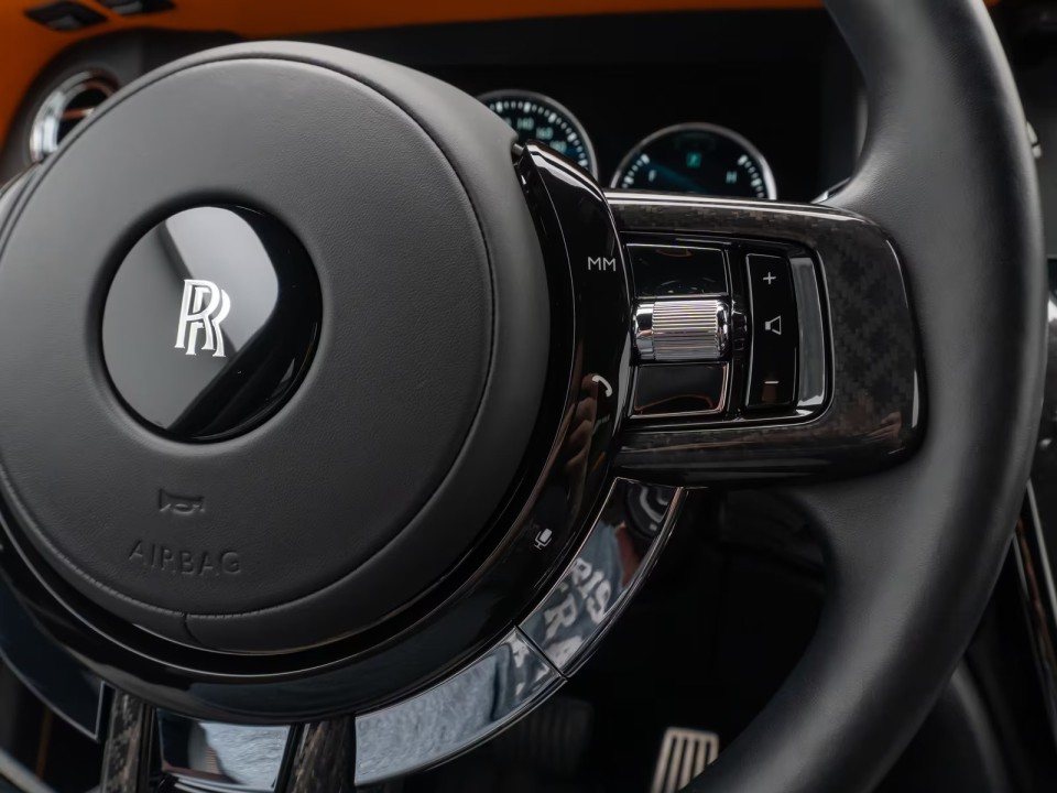 Rolls-Royce Cullinan Black Badge - foto 18