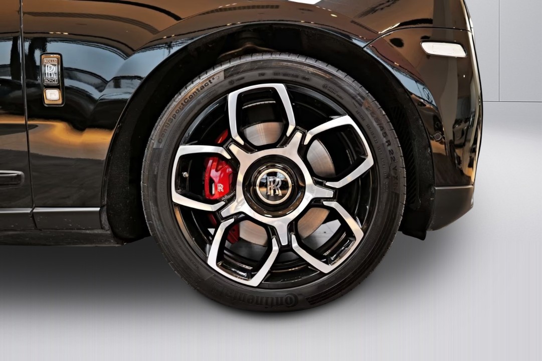 Rolls-Royce Cullinan Black Badge - foto 25