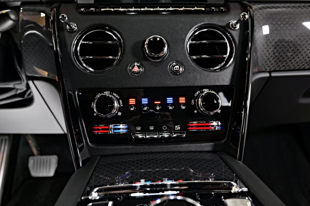 Rolls-Royce Cullinan Black Badge - foto 11