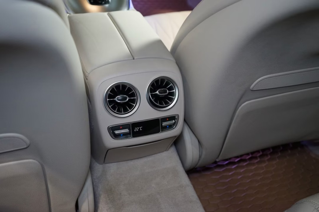 Mercedes-Benz AMG GT 53 4MATIC+ - foto 33