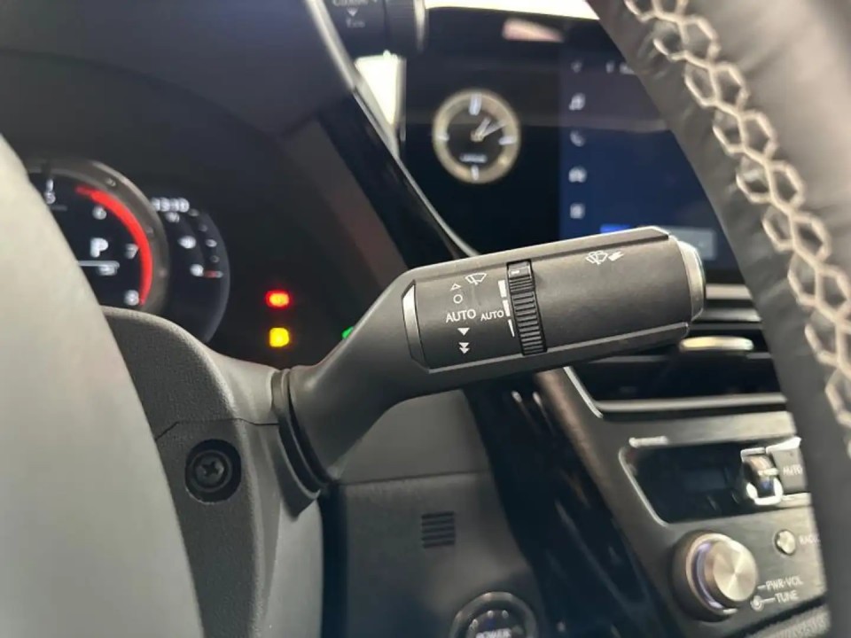 Lexus Seria ES 300h F-Sport - foto 15