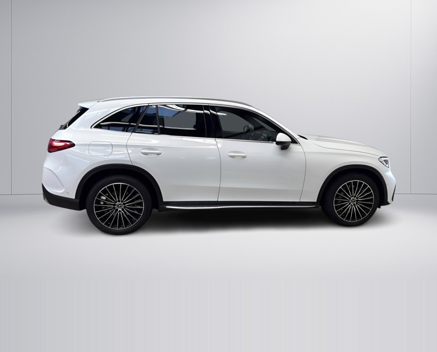 Mercedes-Benz GLC 300 4MATIC AMG Line (2)