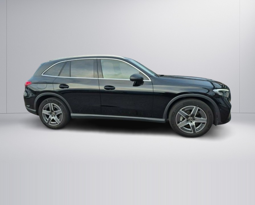 Mercedes-Benz GLC 300 4MATIC AMG Line (2)