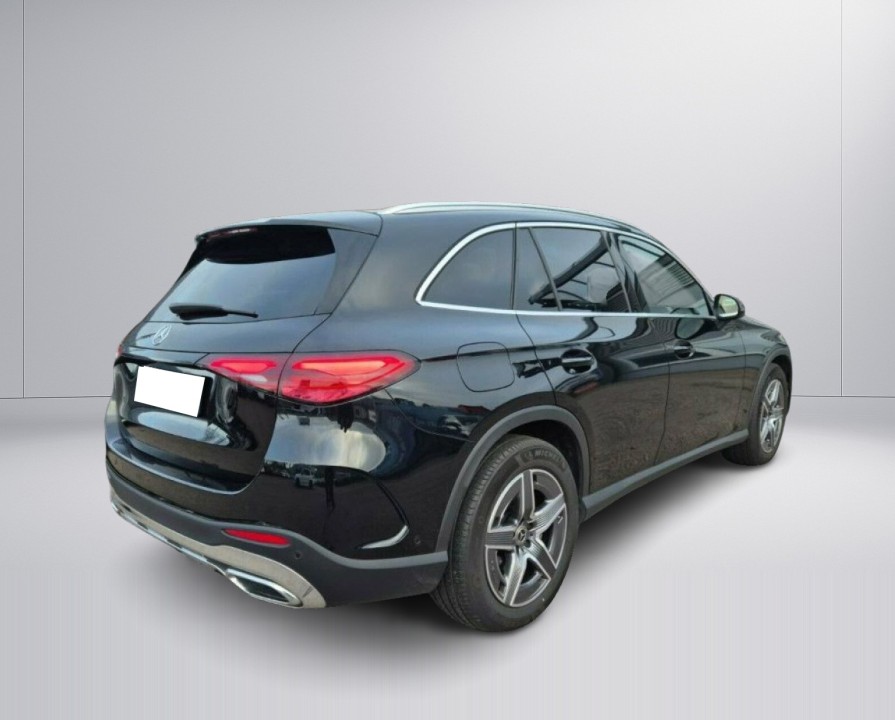 Mercedes-Benz GLC 300 4MATIC AMG Line (3)
