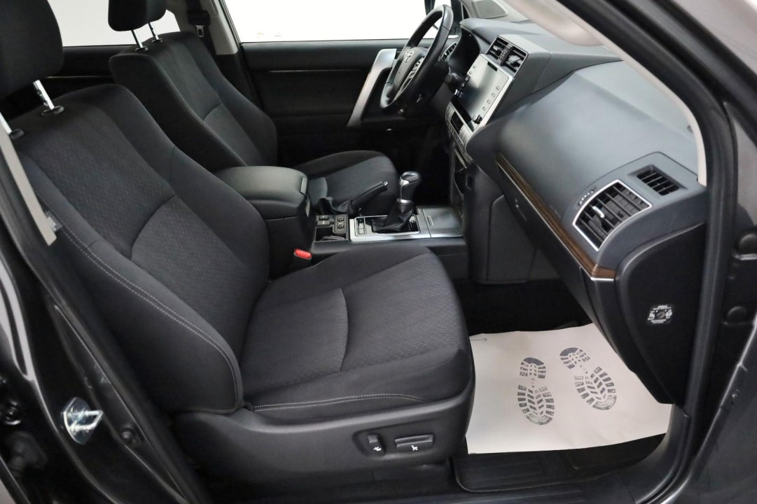 Toyota Land Cruiser Comfort 2.8D - foto 10