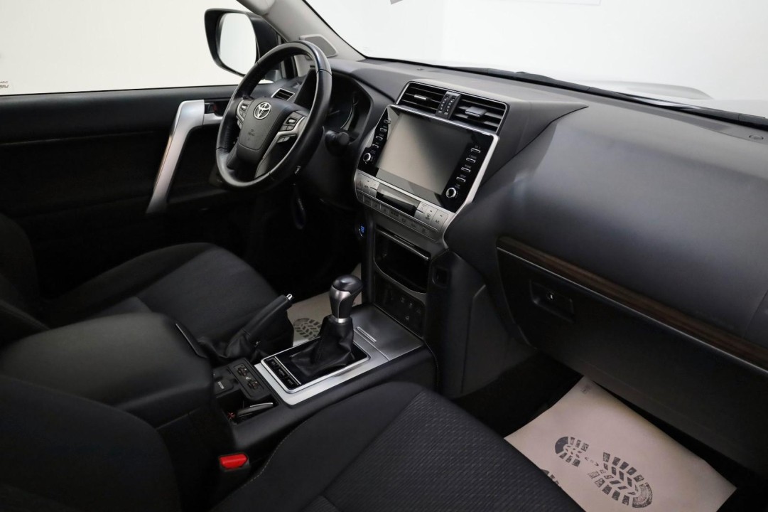 Toyota Land Cruiser Comfort 2.8D - foto 12