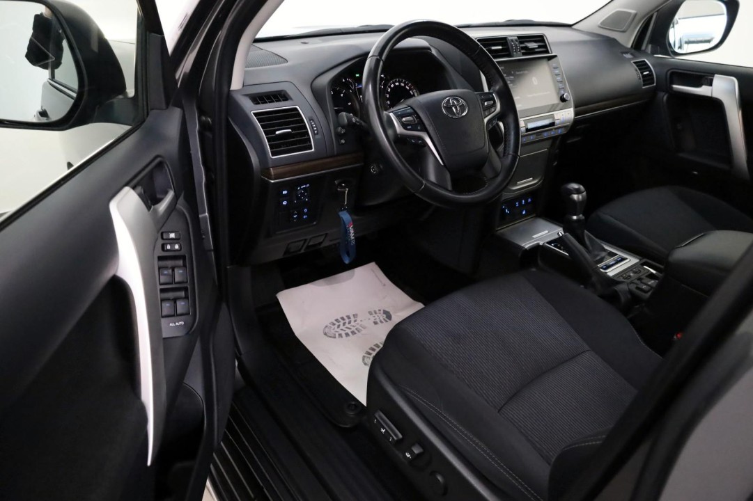 Toyota Land Cruiser Comfort 2.8D - foto 15