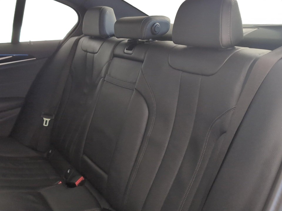 BMW Seria 5 xDrive530e - foto 9