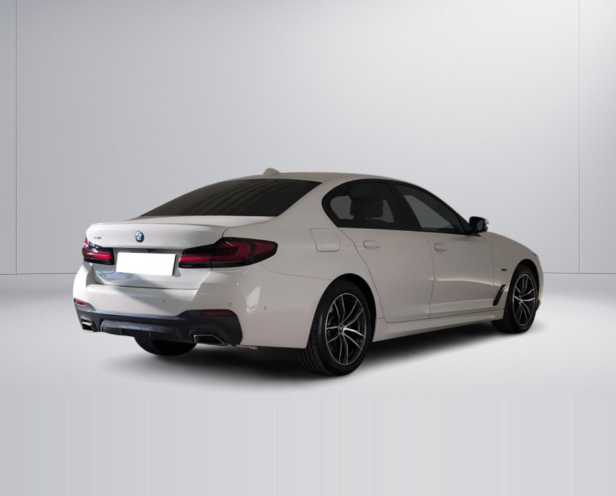 BMW Seria 5 xDrive530e (3)